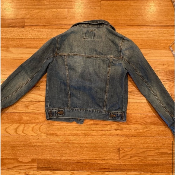 Forever 21 Women’s Denim Jacket Sz Small Blue, Slightly Faded Look - Picture 8 of 9